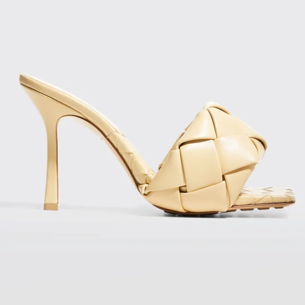 BOTTEGA VENETA The Lido Sandals BNIB 39.5 CANE SUGAR